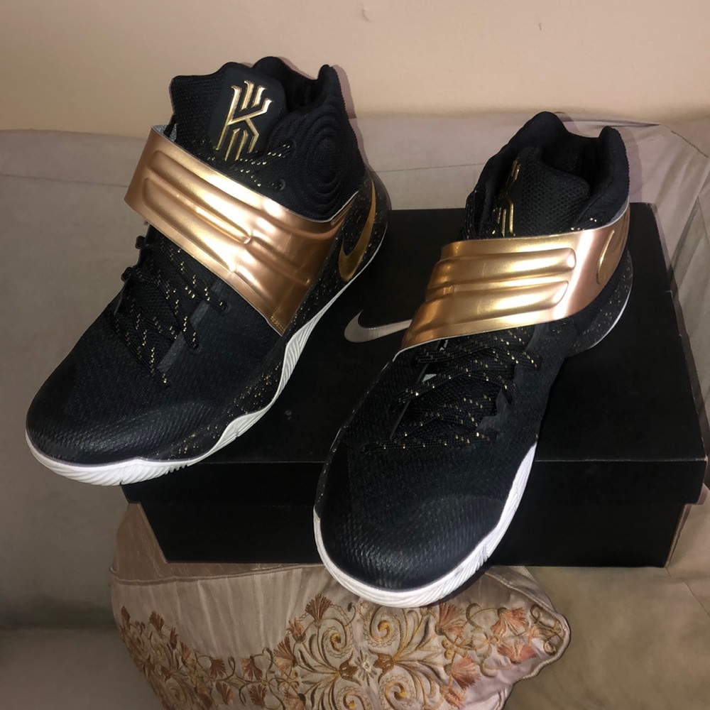 Nike Kyrie 2 “Finals” PE